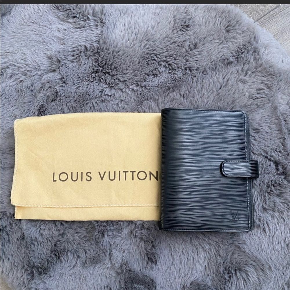 Gently used LV Black Epi MM planner